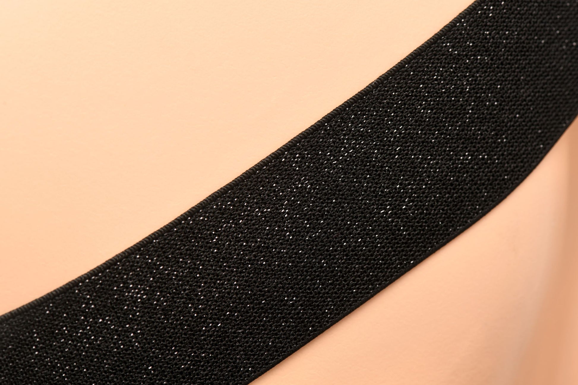 XR Brands - Borstharnas met Armbanden - Zwart